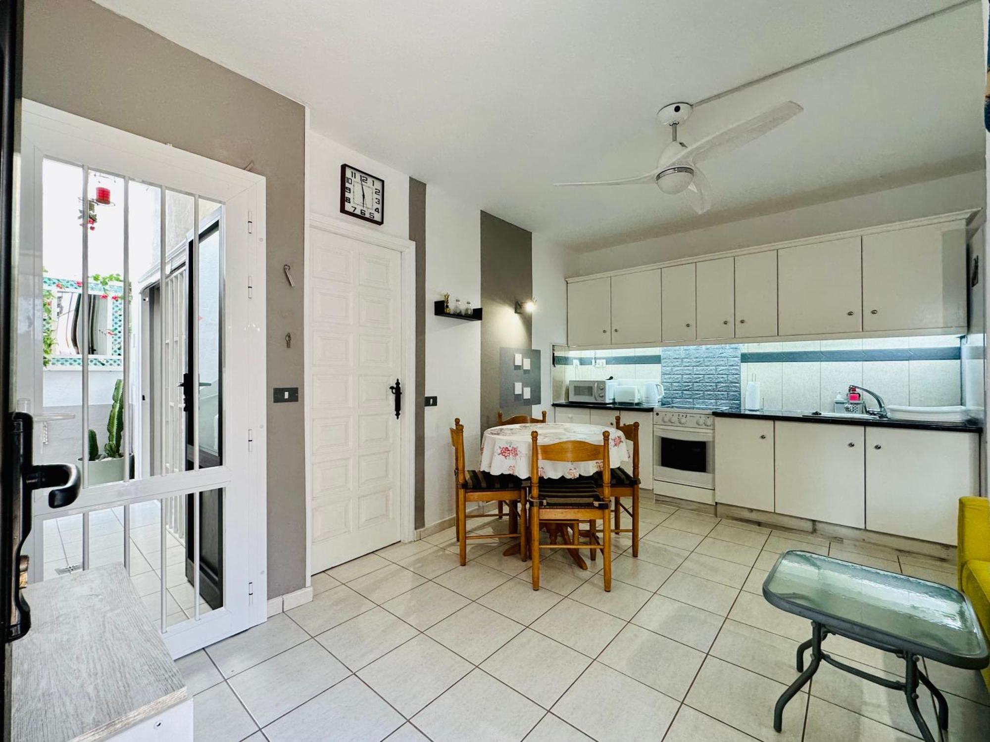 Quiet Chayofita Apartment *